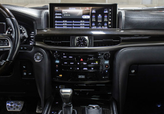 Подержанный автомобиль Lexus LX 2017 года (15 фото)