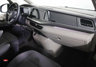 Подержанный автомобиль Volkswagen Multivan 2022 года (5 фото)