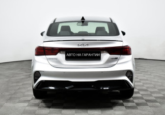 Подержанный автомобиль Kia Cerato Sedan 2022 года (6 фото)