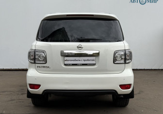Подержанный автомобиль Nissan Patrol 2011 года (6 фото)