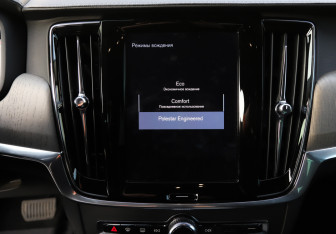Подержанный автомобиль Volvo S90 2021 года (16 фото)