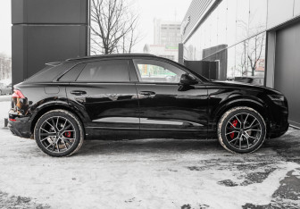 Подержанный автомобиль Audi Q8 2019 года (4 фото)