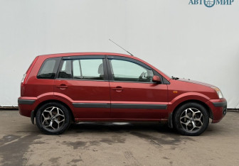 Подержанный автомобиль Ford Fusion 2007 года (4 фото)