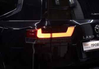 Подержанный автомобиль Toyota Land Cruiser Suv 2023 года (32 фото)