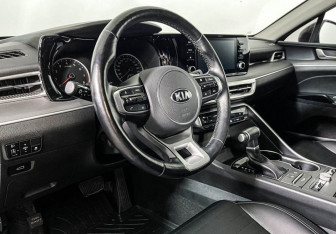 Подержанный автомобиль Kia K5 2020 года (13 фото)