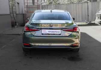 Подержанный автомобиль Lexus ES 2019 года (5 фото)