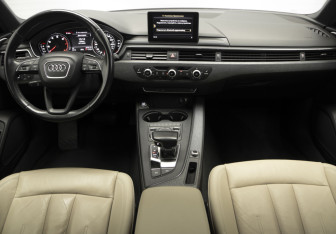 Подержанный автомобиль Audi A4 Sedan 2017 года (8 фото)