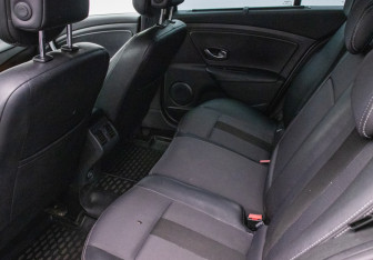 Подержанный автомобиль Renault Fluence 2010 года (11 фото)