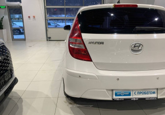 Подержанный автомобиль Hyundai i30 Hatchback 2011 года (8 фото)