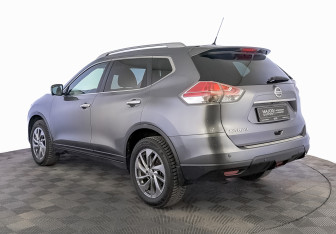 Подержанный автомобиль Nissan X-Trail 2015 года (7 фото)
