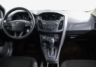Подержанный автомобиль Ford Focus Sedan 2016 года (6 фото)