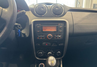 Подержанный автомобиль Renault Duster 2012 года (16 фото)