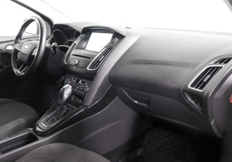 Подержанный автомобиль Ford Focus Wagon 2015 года (6 фото)