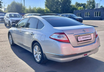 Подержанный автомобиль Nissan Teana 2011 года (6 фото)