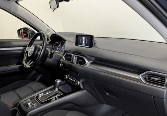 Подержанный автомобиль Mazda CX-5 2017 года (11 фото)
