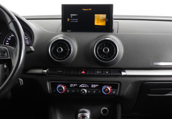 Подержанный автомобиль Audi A3 Hatchback 2016 года (14 фото)