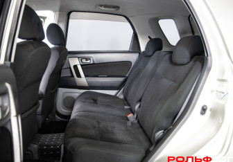 Подержанный автомобиль Toyota Rush 2011 года (9 фото)