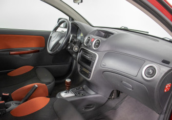 Подержанный автомобиль Citroen C2 2007 года (9 фото)