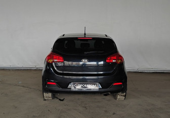 Подержанный автомобиль Kia Ceed Hatchback 2012 года (5 фото)