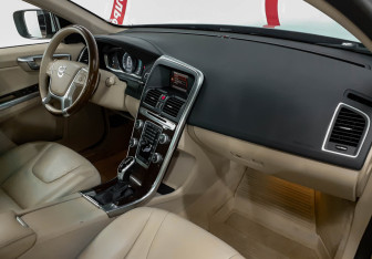 Подержанный автомобиль Volvo XC60 2015 года (9 фото)