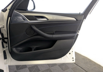 Подержанный автомобиль BMW X3 2021 года (26 фото)