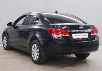 Подержанный автомобиль Chevrolet Cruze Sedan 2011 года (7 фото)