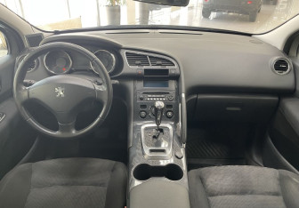 Подержанный автомобиль Peugeot 3008 2011 года (10 фото)