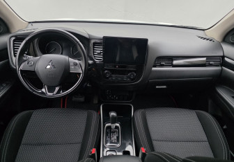 Подержанный автомобиль Mitsubishi Outlander 2019 года (11 фото)