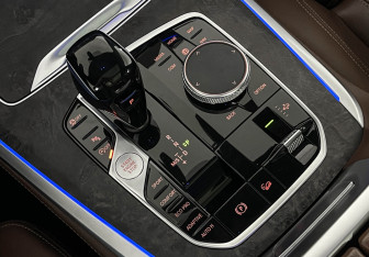 Подержанный автомобиль BMW X7 2020 года (16 фото)