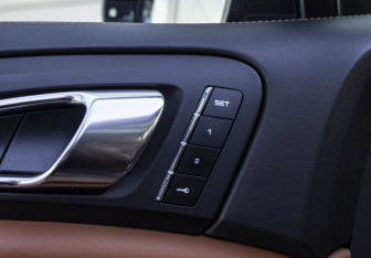 Подержанный автомобиль Porsche Cayenne 2016 года (23 фото)