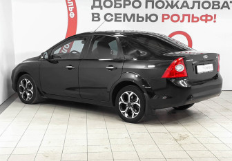 Подержанный автомобиль Ford Focus Sedan 2009 года (6 фото)