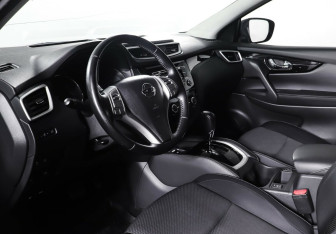 Подержанный автомобиль Nissan Qashqai 2017 года (10 фото)