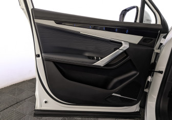 Подержанный автомобиль Geely Atlas 2024 года (19 фото)