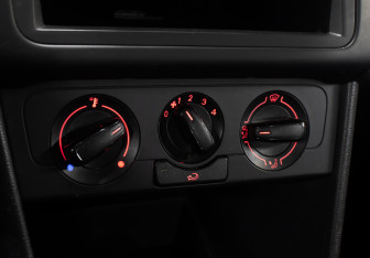 Подержанный автомобиль Volkswagen Polo Sedan 2013 года (18 фото)