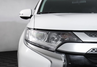 Подержанный автомобиль Mitsubishi Outlander 2019 года (21 фото)
