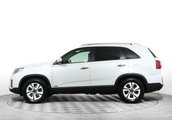 Подержанный автомобиль Kia Sorento 2012 года (8 фото)