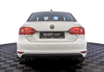 Подержанный автомобиль Volkswagen Jetta Sedan 2013 года (6 фото)