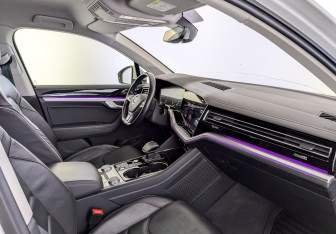 Подержанный автомобиль Volkswagen Touareg 2020 года (11 фото)