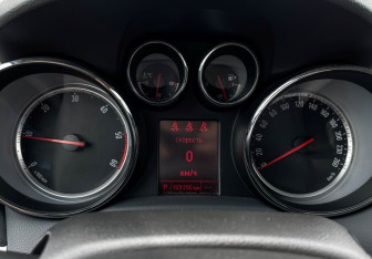 Подержанный автомобиль Opel Mokka 2014 года (11 фото)