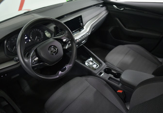 Подержанный автомобиль Skoda Octavia Liftback 2021 года (7 фото)