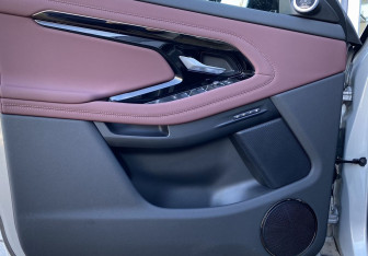 Подержанный автомобиль Land Rover Range Rover Evoque 2025 года (13 фото)