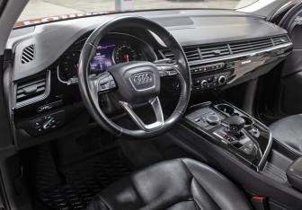 Подержанный автомобиль Audi Q7 2017 года (16 фото)
