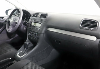 Подержанный автомобиль Volkswagen Golf Hatchback 2009 года (5 фото)