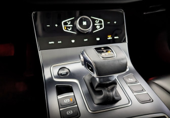 Подержанный автомобиль Hongqi H5 2022 года (27 фото)