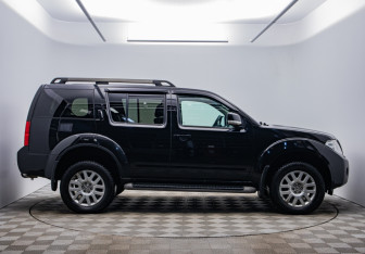 Подержанный автомобиль Nissan Pathfinder 2010 года (4 фото)