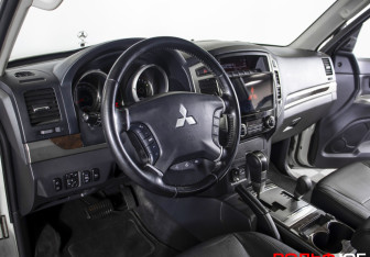 Подержанный автомобиль Mitsubishi Pajero 2021 года (19 фото)