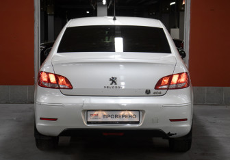 Подержанный автомобиль Peugeot 408 2016 года (6 фото)