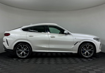 Подержанный автомобиль BMW X6 2020 года (6 фото)