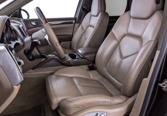 Подержанный автомобиль Porsche Cayenne 2014 года (19 фото)