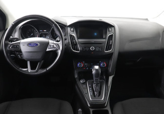 Подержанный автомобиль Ford Focus Wagon 2015 года (7 фото)